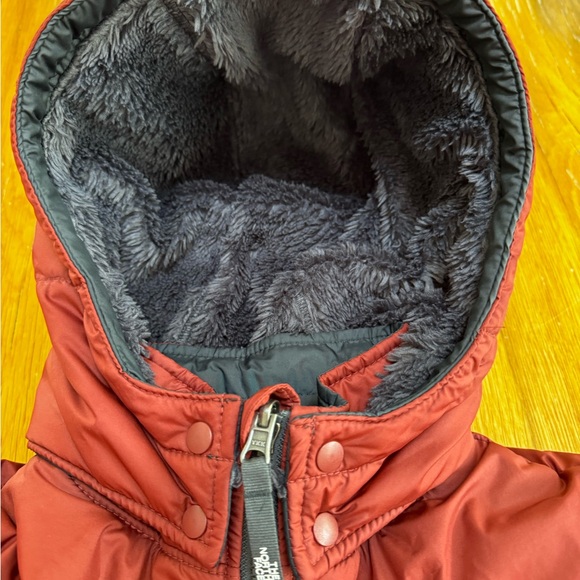 The North Face Burgundy Puffer Jacket - Reversible Size Youth Large - Picture 3 of 8